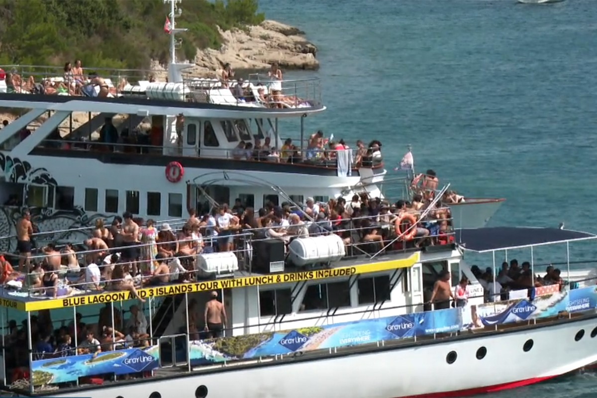 Rasulo na hrvatskom ostrvu: Brodovi, smeće, fekalije i hiljade kupača bez kontrole