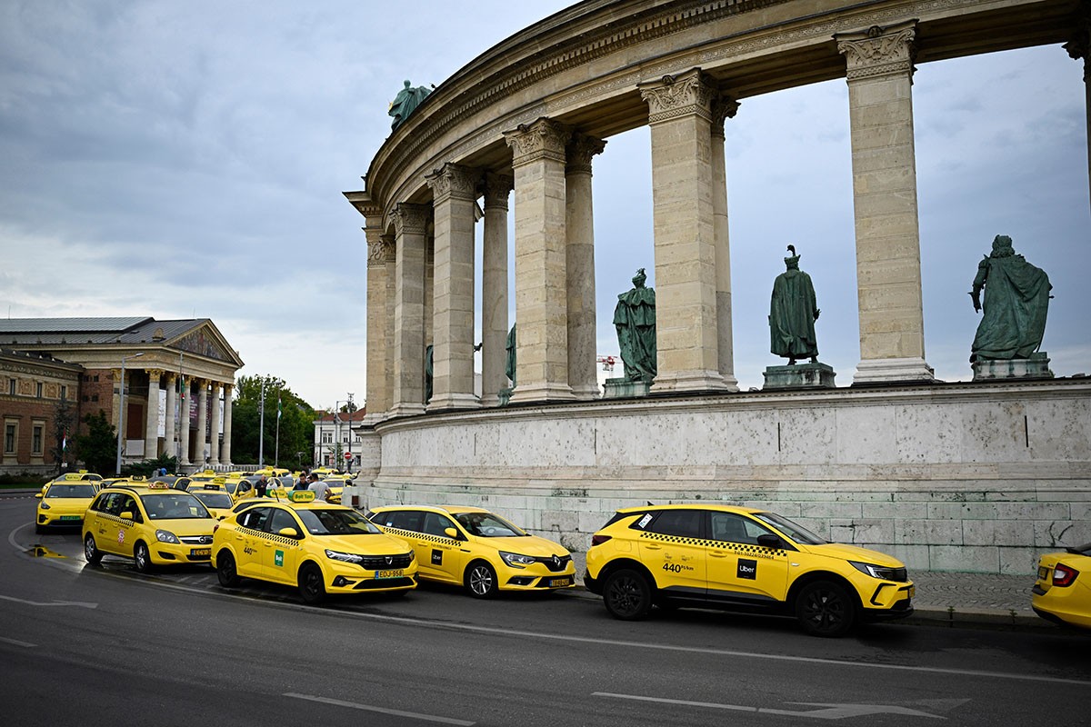 Taksisti u Budimpešti protestuju, traže bolje uslove rada