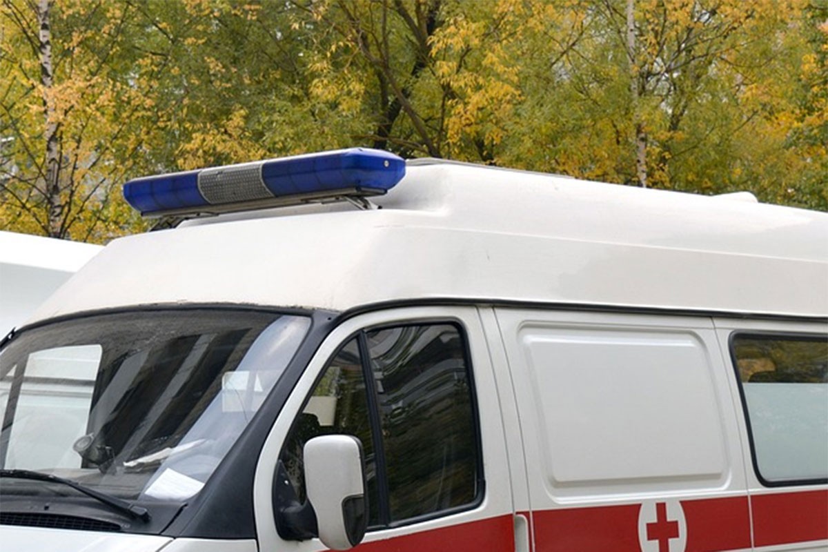 Preminula žena na koju je palo drvo u dvorištu suda u Nišu
