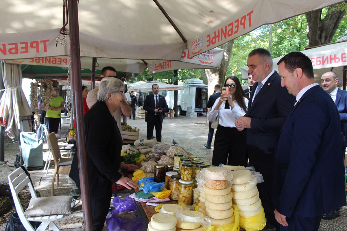 Savo Minić obišao trebinjsku pijacu