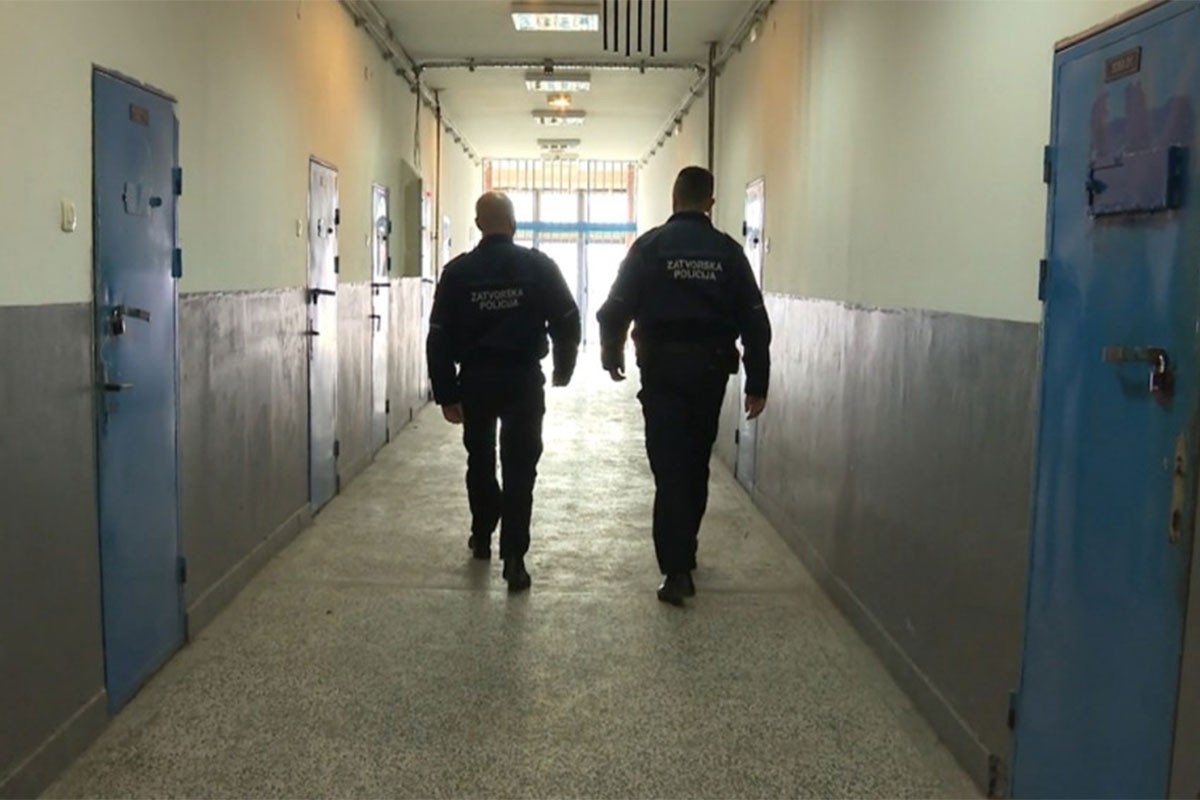 Službenici UIKS-a osumnjičeni za zlostavljanje zatvorenika