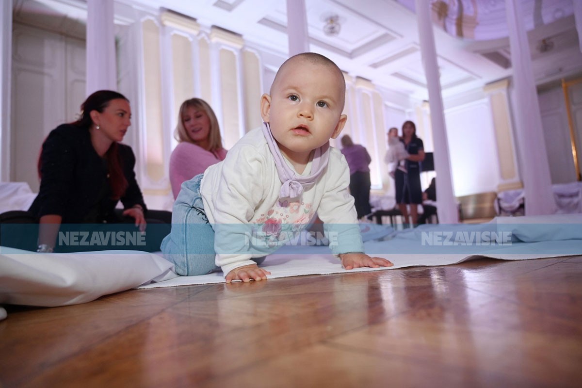 Premijera predstave za bebe u Banskom dvoru