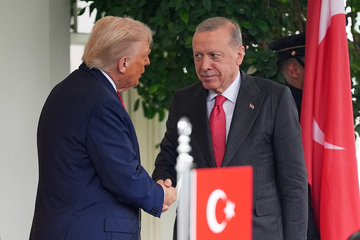 Tramp sa Erdoganom: Želim da Turska prestane kupovati rusku naftu
