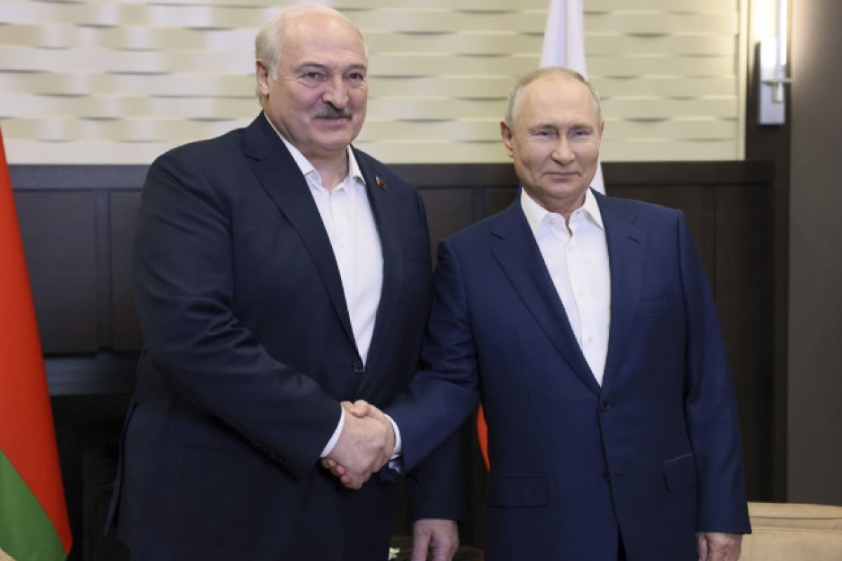 Lukašenko: Razgovarao sam s Putinom kako preživjeti