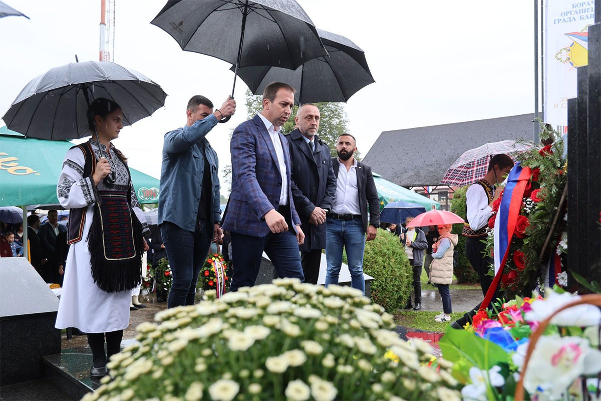 Banjaluka: Položeni vijenci na spomen-ploču poginulim borcima u Piskavici
