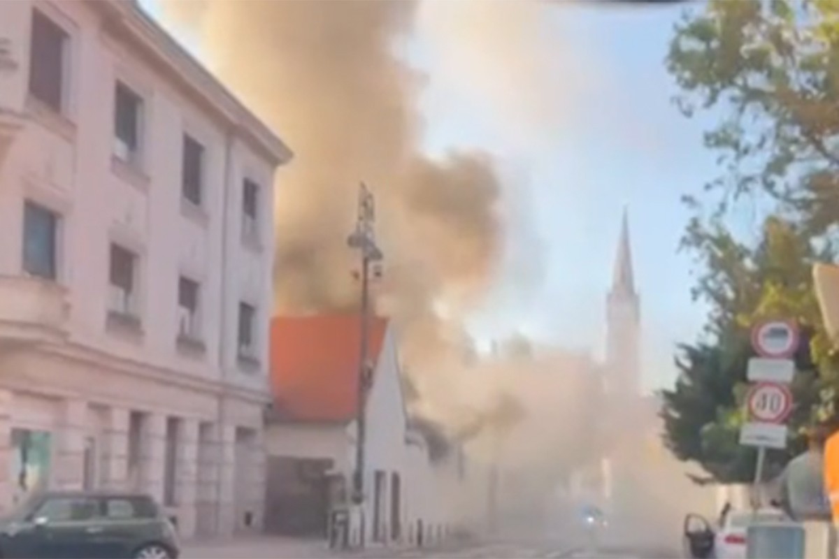 Požar na zagrebačkom Kaptolu: Dim suklja u vis