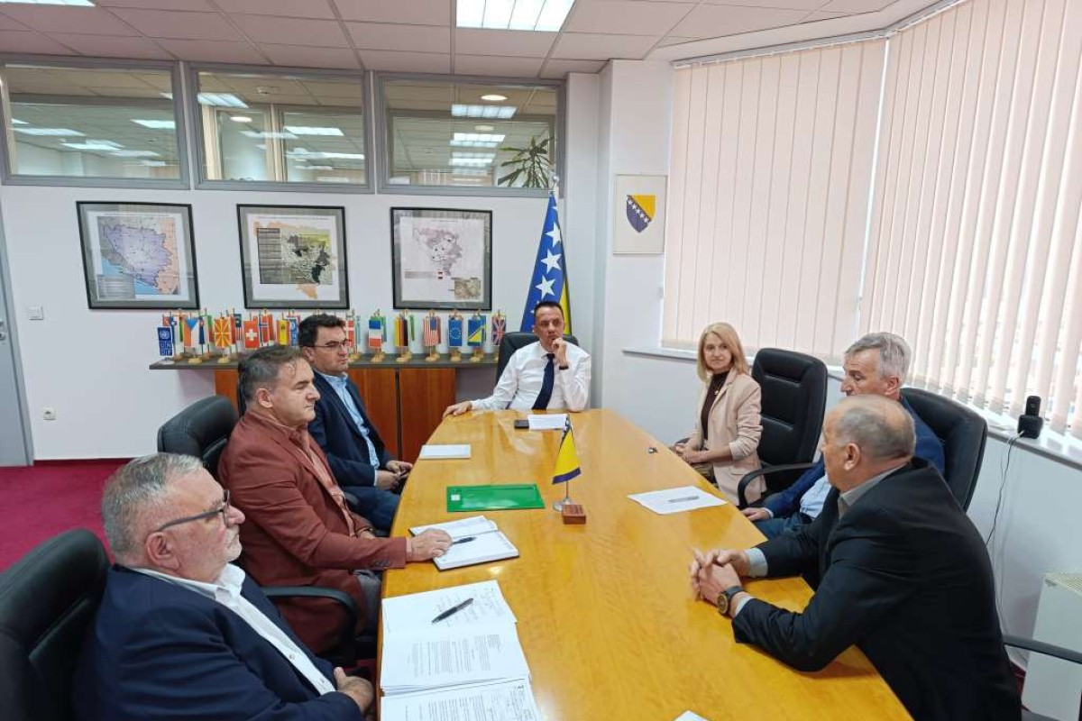 Lakić: Zrak se ne prodaje, ne zatvara i ne predaje