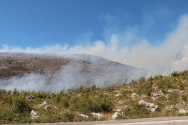 Vatrogasci se sve češće bore sa požarima na otvorenom, i jesen ...