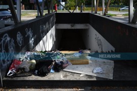 Ulaz u podzemni prolaz kod Kampusa zatrpan smećem, građani zgorženi ...