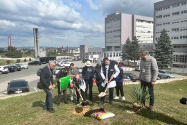 Štićenici Daun sindrom centra s Vladom Đajićem posadili drvo ...