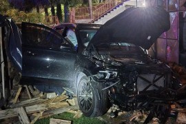 Saobraćajna nezgoda u Banjaluci, automobil se prevrnuo (FOTO)