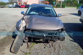 Pasat velikom brzinom udario u stub: Ispao motor, troje povrijeđenih