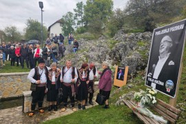 Romanija i Knežina pjesmom se oprostili od svog Halida Bešlića (FOTO, VIDEO)