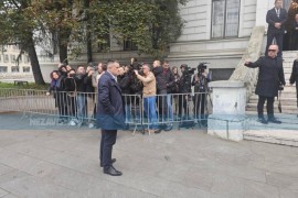 Vlado Đajić i Emina Jahović stigli na sahranu Halida Bešlića (VIDEO)