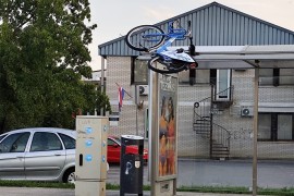 Zagrepčani zaprepašteni: Gradski bicikli na krovu, u jarku, na ...