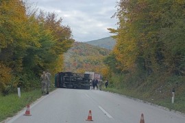 Prevrnuo se kamion na Manjači