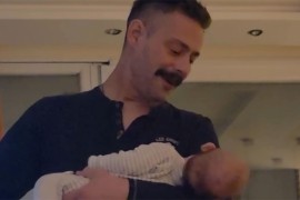 Milan Vasić objavio kako uspavljuje sina: "Prvi duet..." (VIDEO)