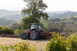 Popularni traktor se povlači sa tržišta Srbije, problem sa kočnicom ...