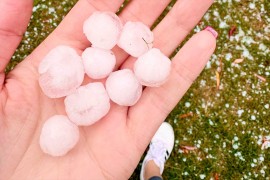 Nevrijeme u Kostajnici: Pao grad veličine oraha (FOTO)