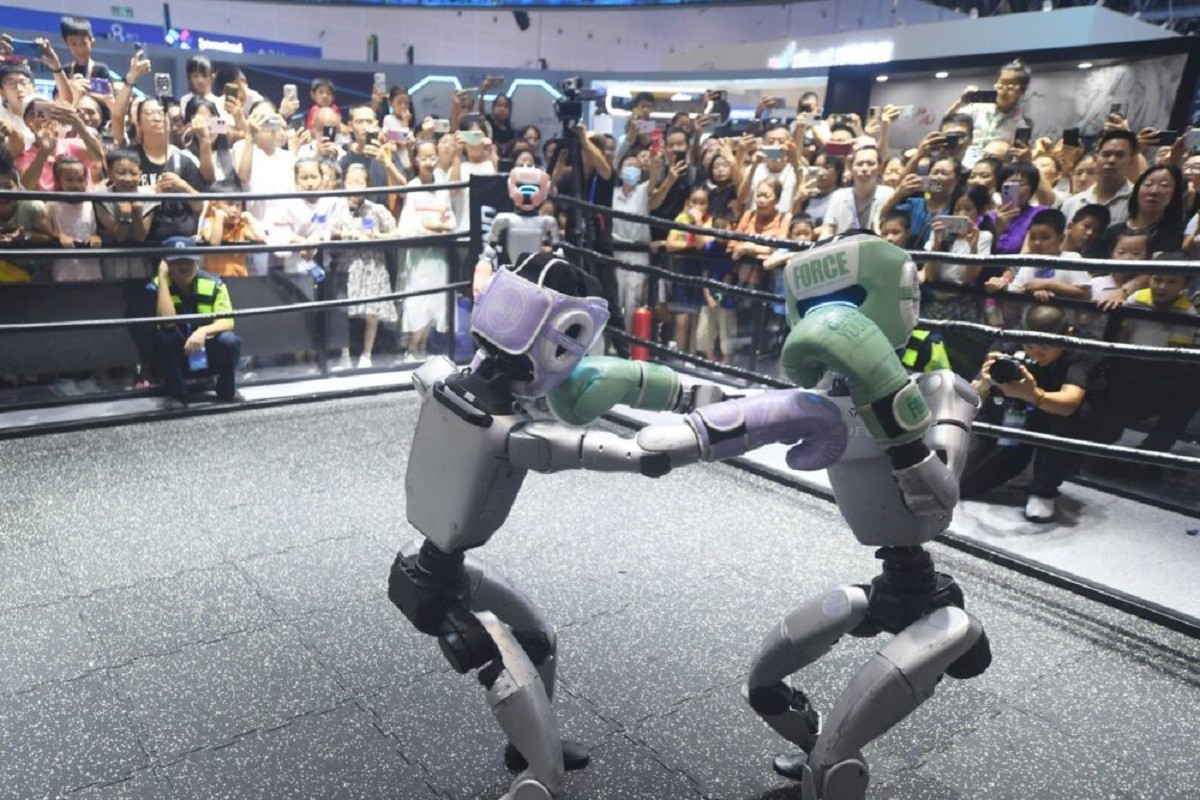 Budućnost je tu: Roboti razmjenjuju udarce na sajmu (VIDEO)