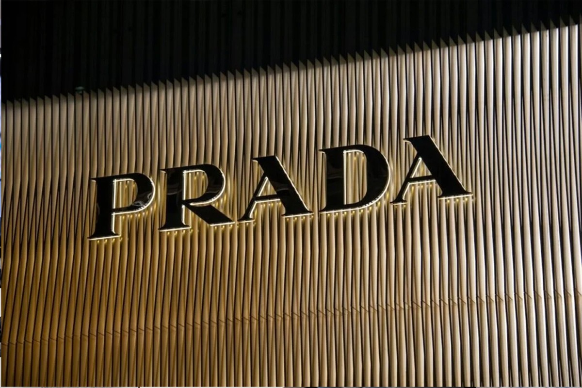 Prada preuzima Versace