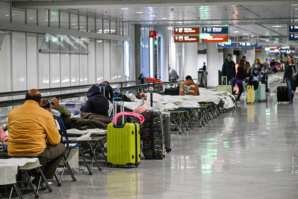Dronovi obustavili letove u Minhenu, hiljade putnika ostalo na aerodromu