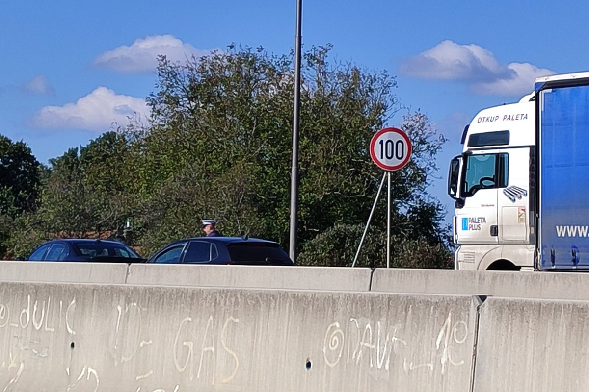 Udes na brzoj cesti Laktaši-Banjaluka, na licu mjesta policija (FOTO)