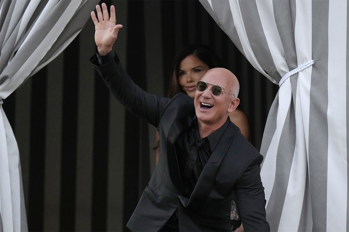 Džef Bezos najavio ogroman projekat u svemiru: Nadmašiće one na Zemlji