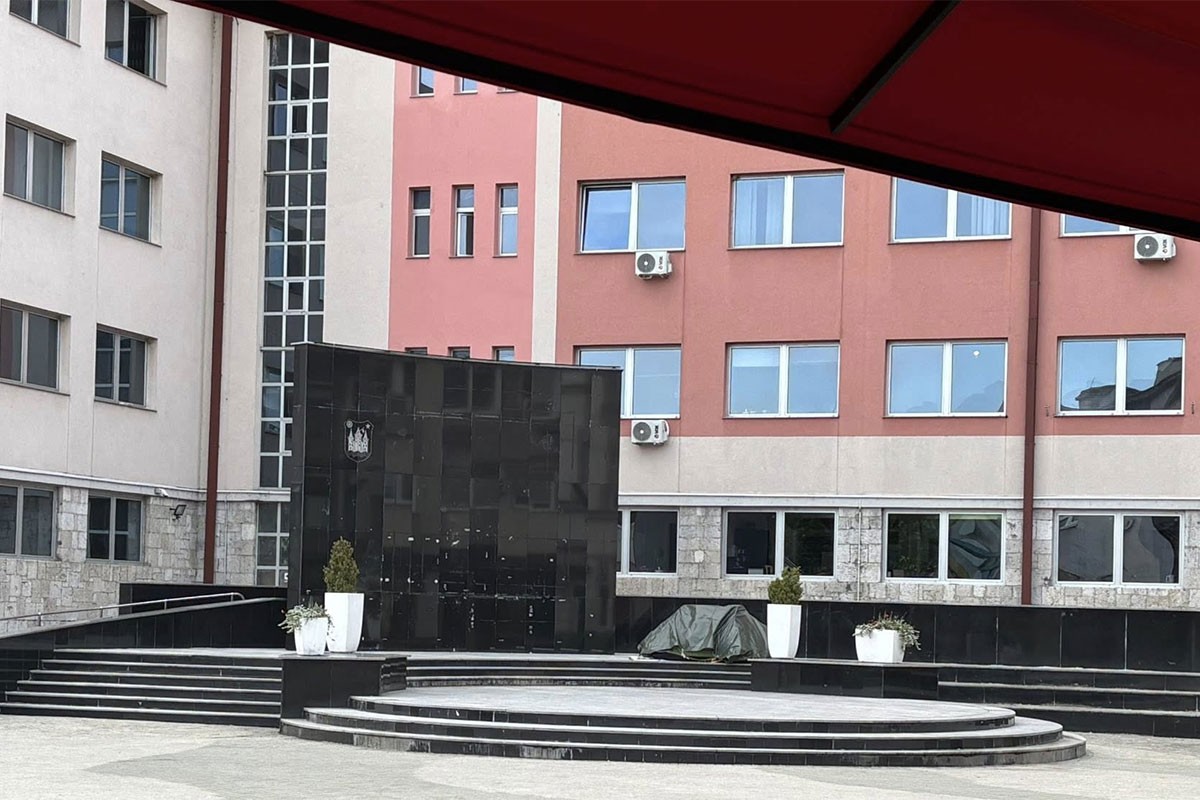 Amela Bećirspahić noći provodi u šatoru na minusu tražeći pravdu za dijete (FOTO)