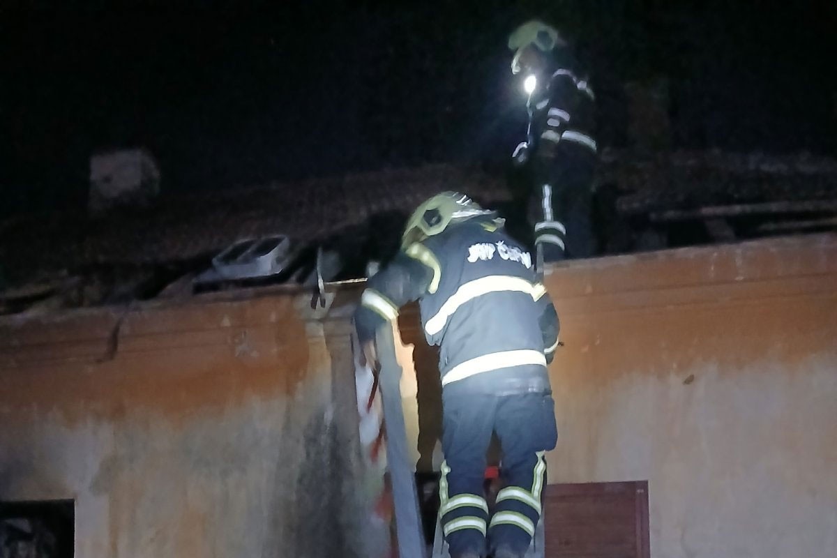 Požar u Hrvatskoj: Komšije spasile četvero maloljetne djece (FOTO)