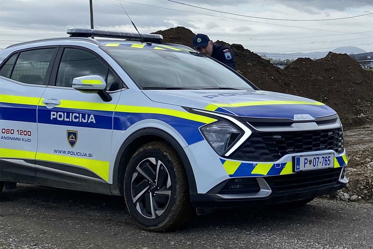 Oglasila se policija o lavini u Sloveniji: Tri državljanina Hrvatske su zarobljena