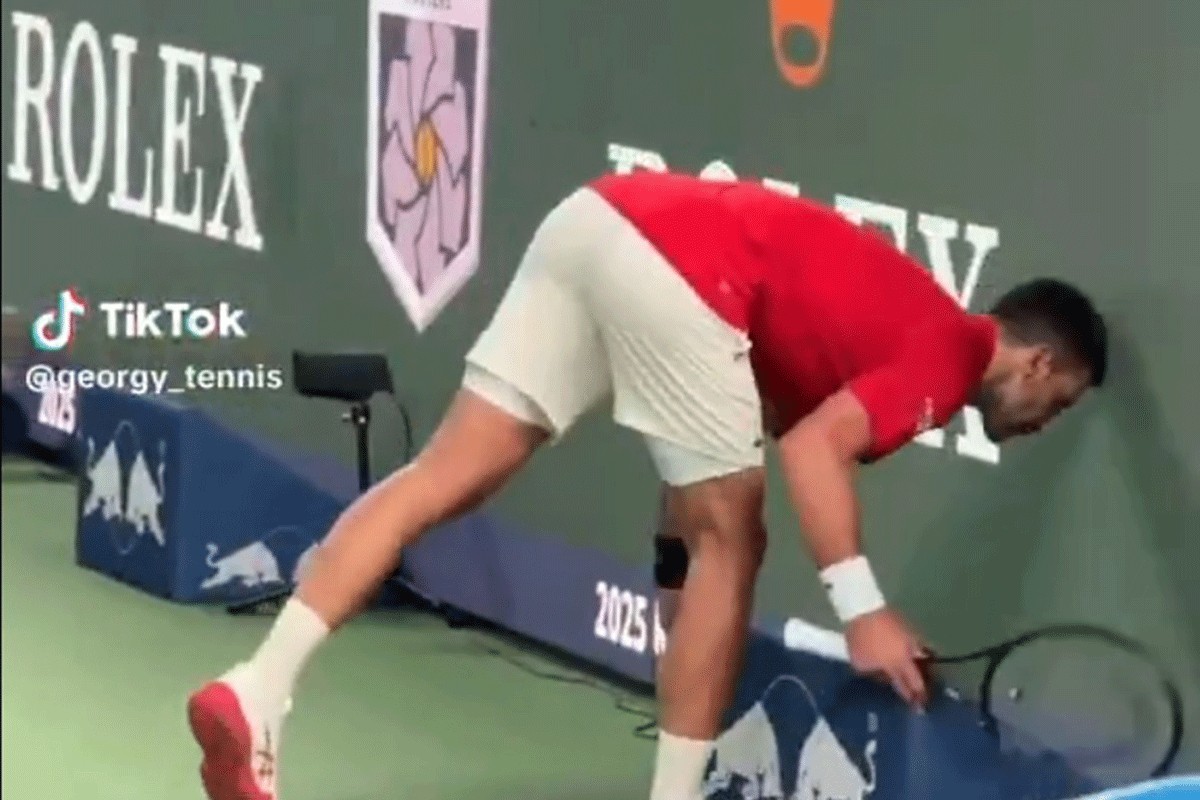 Teški uslovi: Đoković povraćao tokom meča u Šangaju (VIDEO)