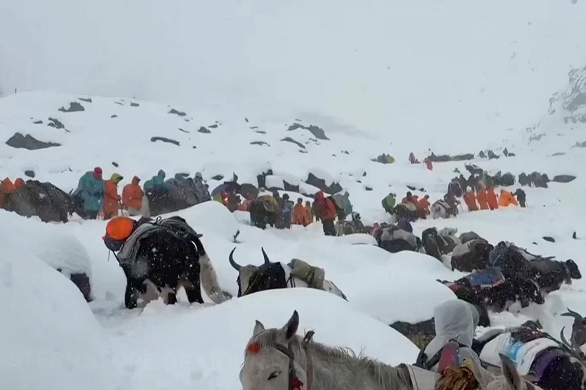 U toku evakuacija više od 200 preostalih planinara sa Mont Everesta (VIDEO)