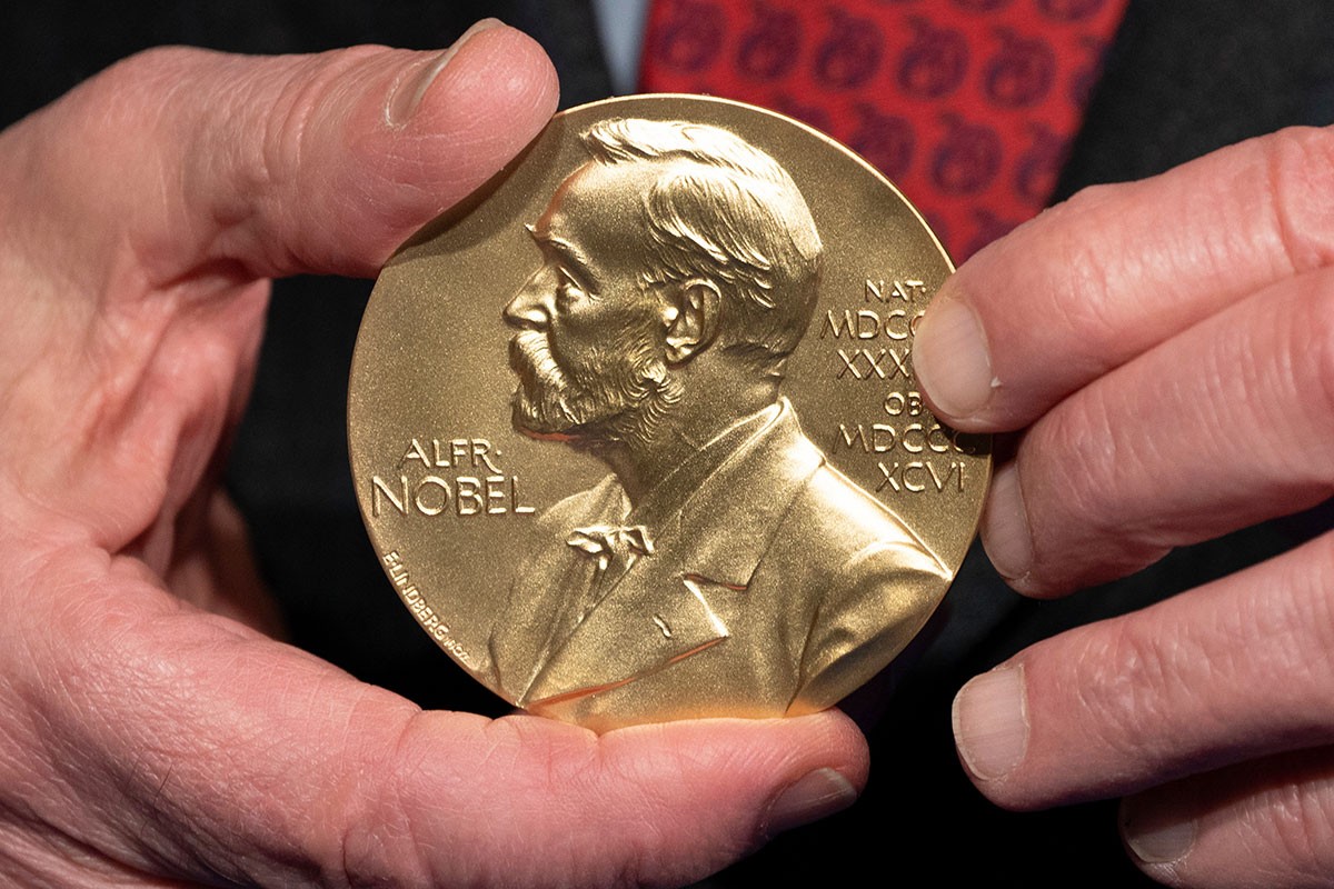 Nobelovu nagradu za fiziku dobila trojica naučnika sa američkih Univerziteta (FOTO)