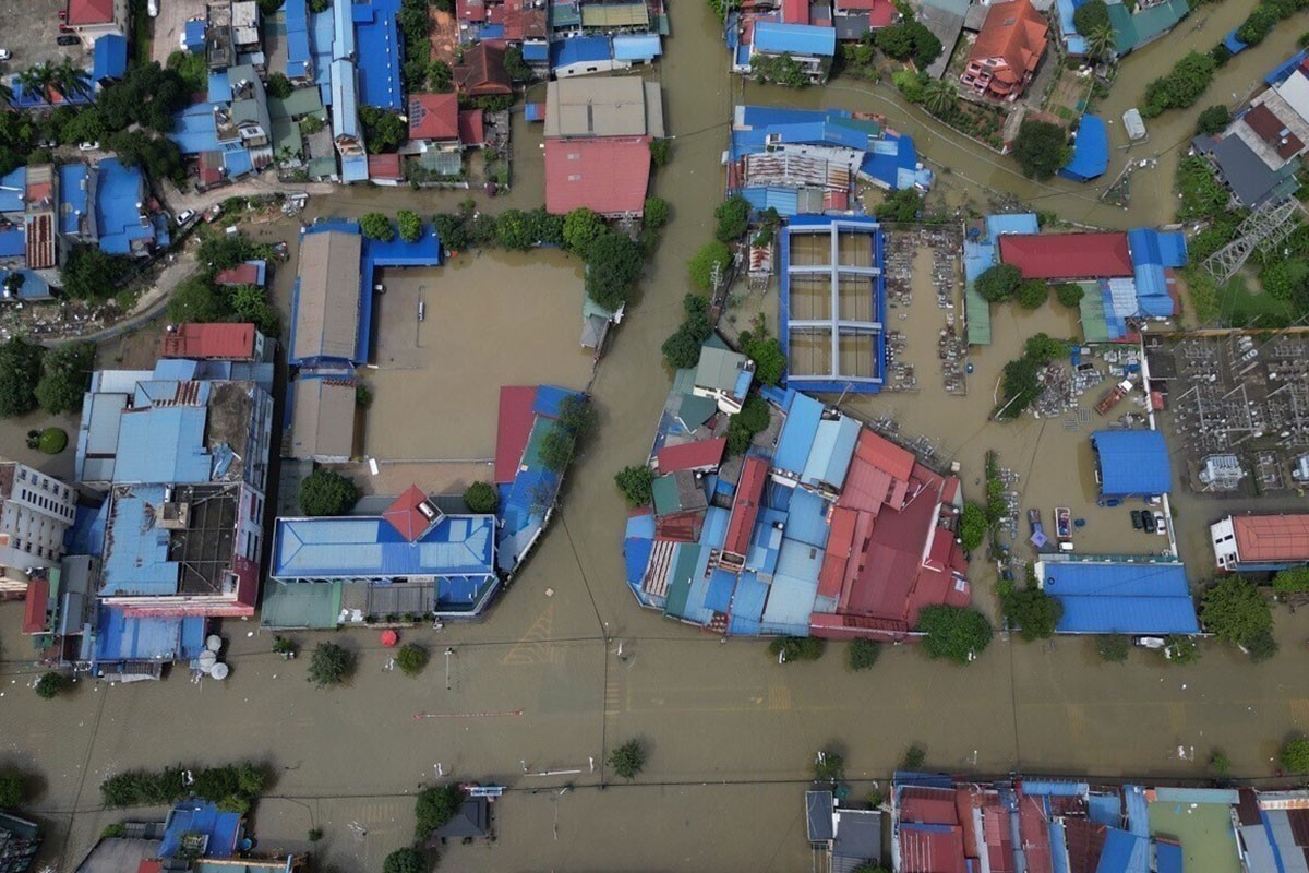 Rekordne poplave blokirale desetine hiljada ljudi u Vijetnamu