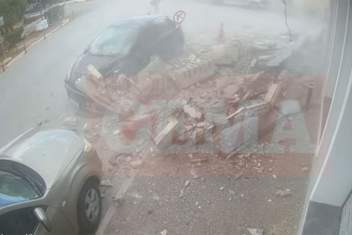 Horor scena u Grčkoj: Balkon pao sa zgrade pored žene, za dlaku izbjegla smrt (VIDEO)