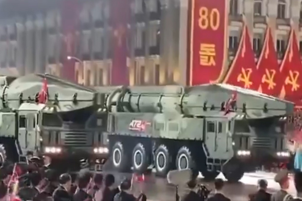 Sjeverna Koreja pokazala novu balističku raketu (VIDEO)