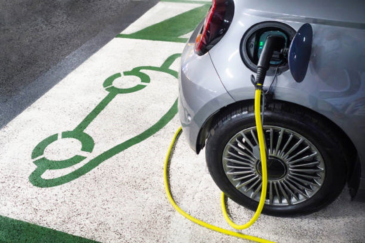 Pad tržišta električnih vozila u FBiH: Hibridi u porastu, nedostatak subvencija koči rast