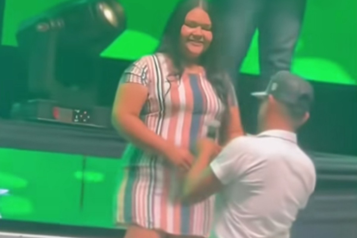 Zaprosio djevojku na koncertu pa se sjetio da ima ženu (VIDEO)
