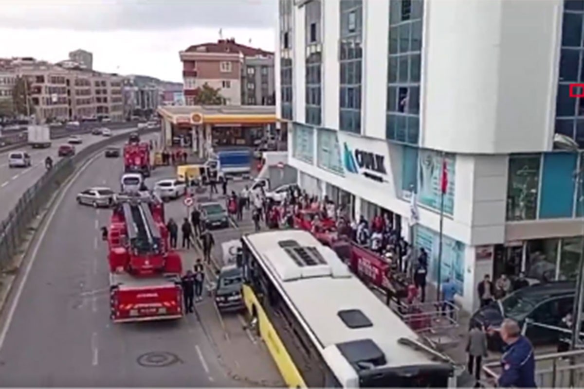 Autobus uletio u stanicu u Istanbulu, veliki broj povrijeđenih (FOTO/VIDEO)