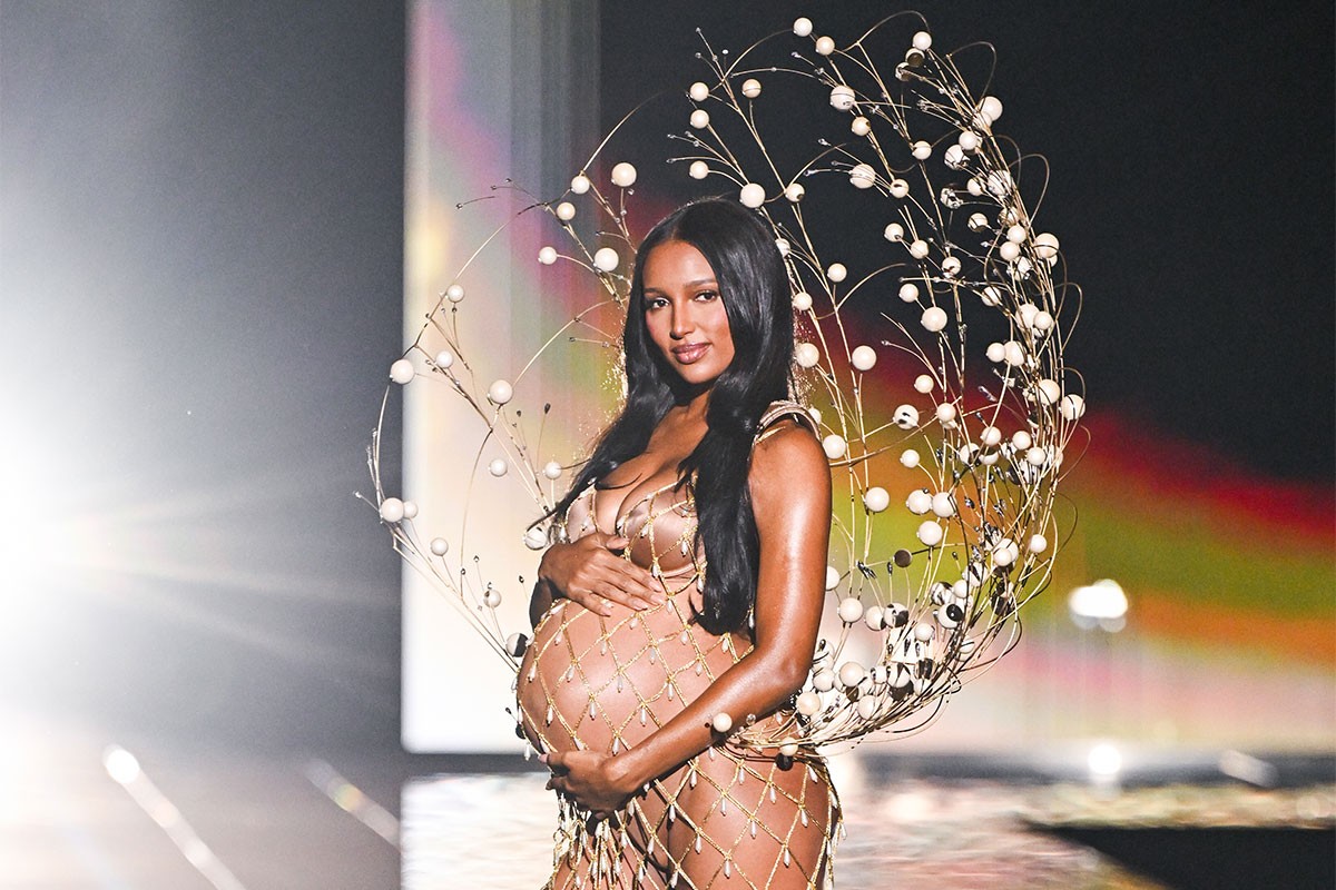 Džasmin Tuks je prva trudnica koja je otvorila Victoria's Secret reviju (VIDEO)