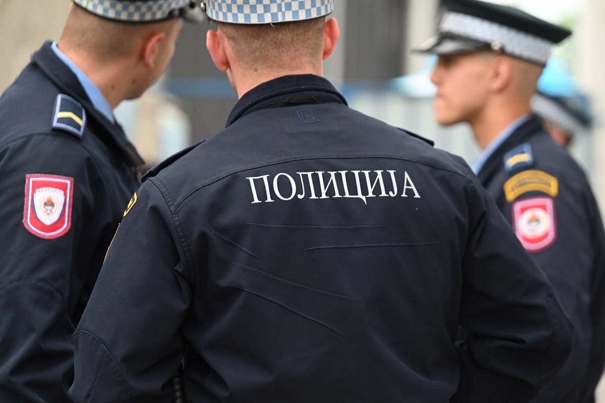 Sudar tri vozila u Bratuncu, povrijeđen vozač