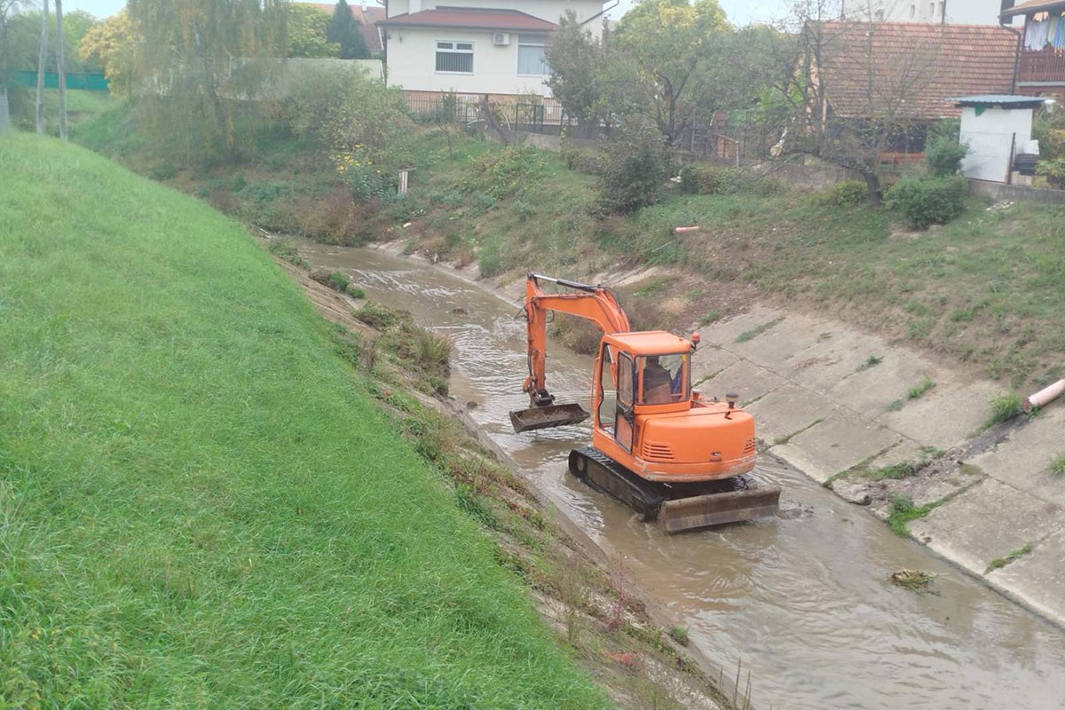 Čišćenja i kontrole više vodotokova u Banjaluci