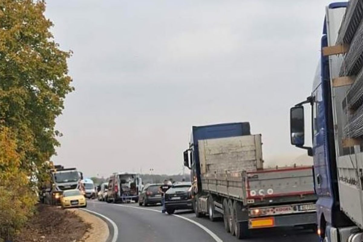 Teška nesreća u Srbiji: Prevrnuo se autobus, dvije osobe poginule