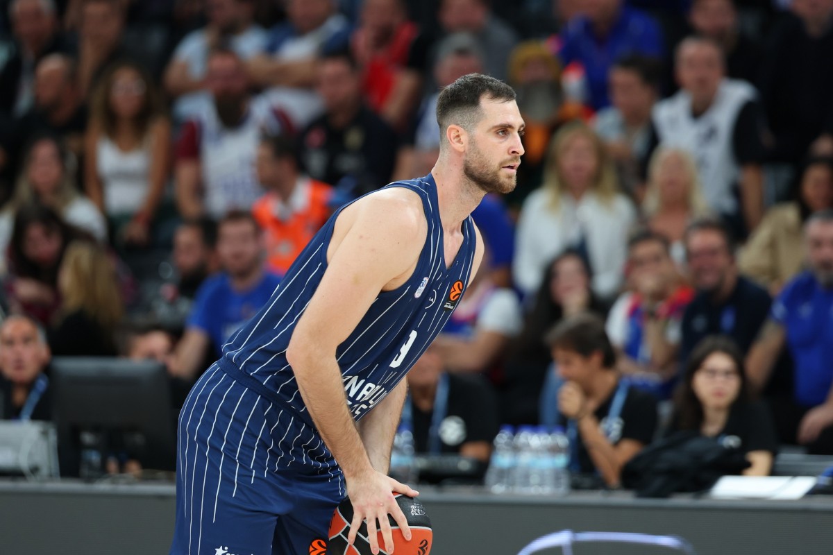 Efes bez Jorgosa Papajanisa i Erdžana Osmanija