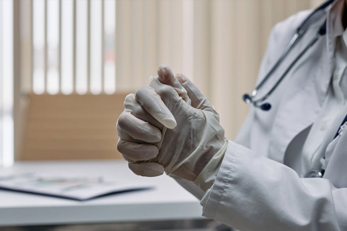 Migrant se pretvarao da je medicinska sestra, slučajno se odao (FOTO)