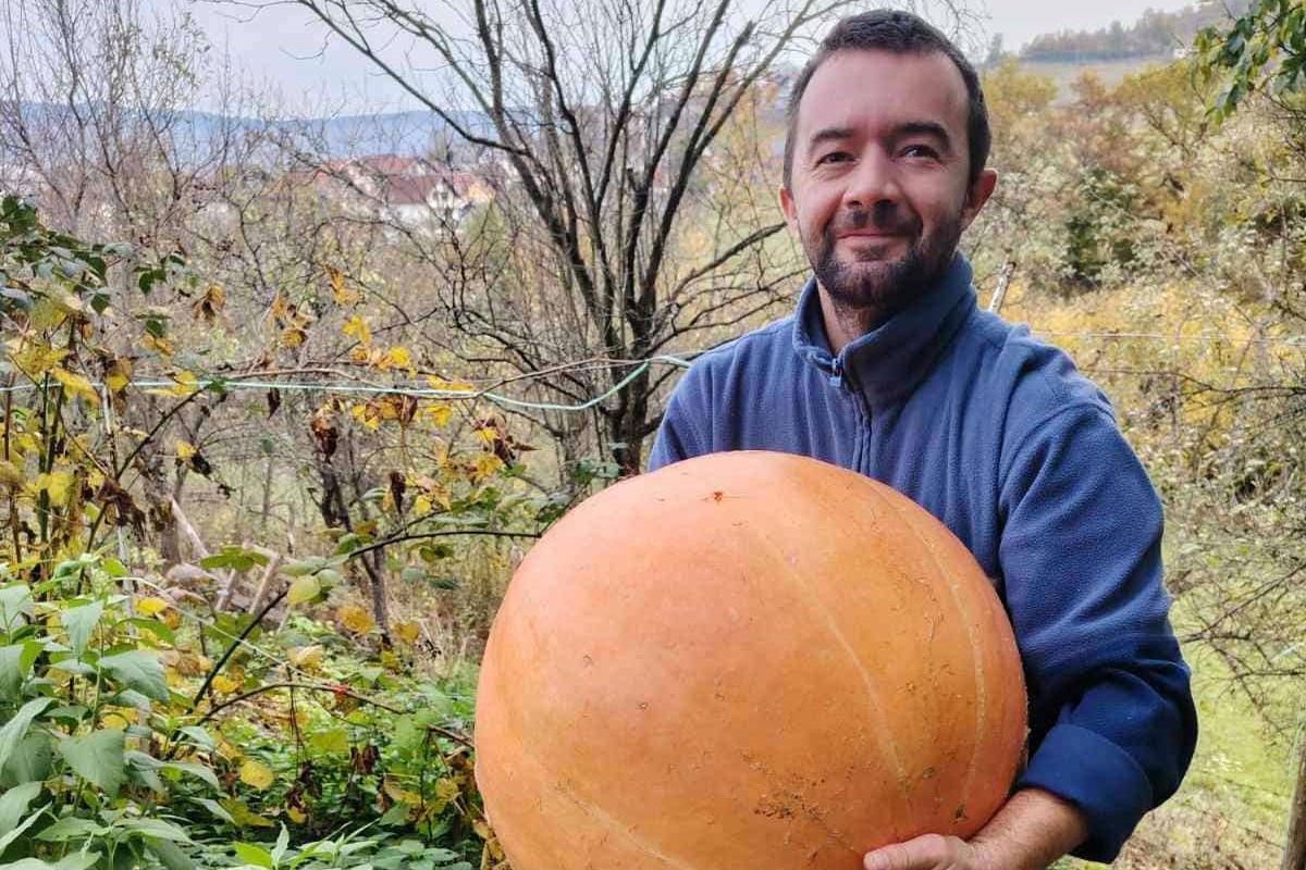 Šipovljanin uzgojio tikvu tešku 27 kilograma (FOTO)