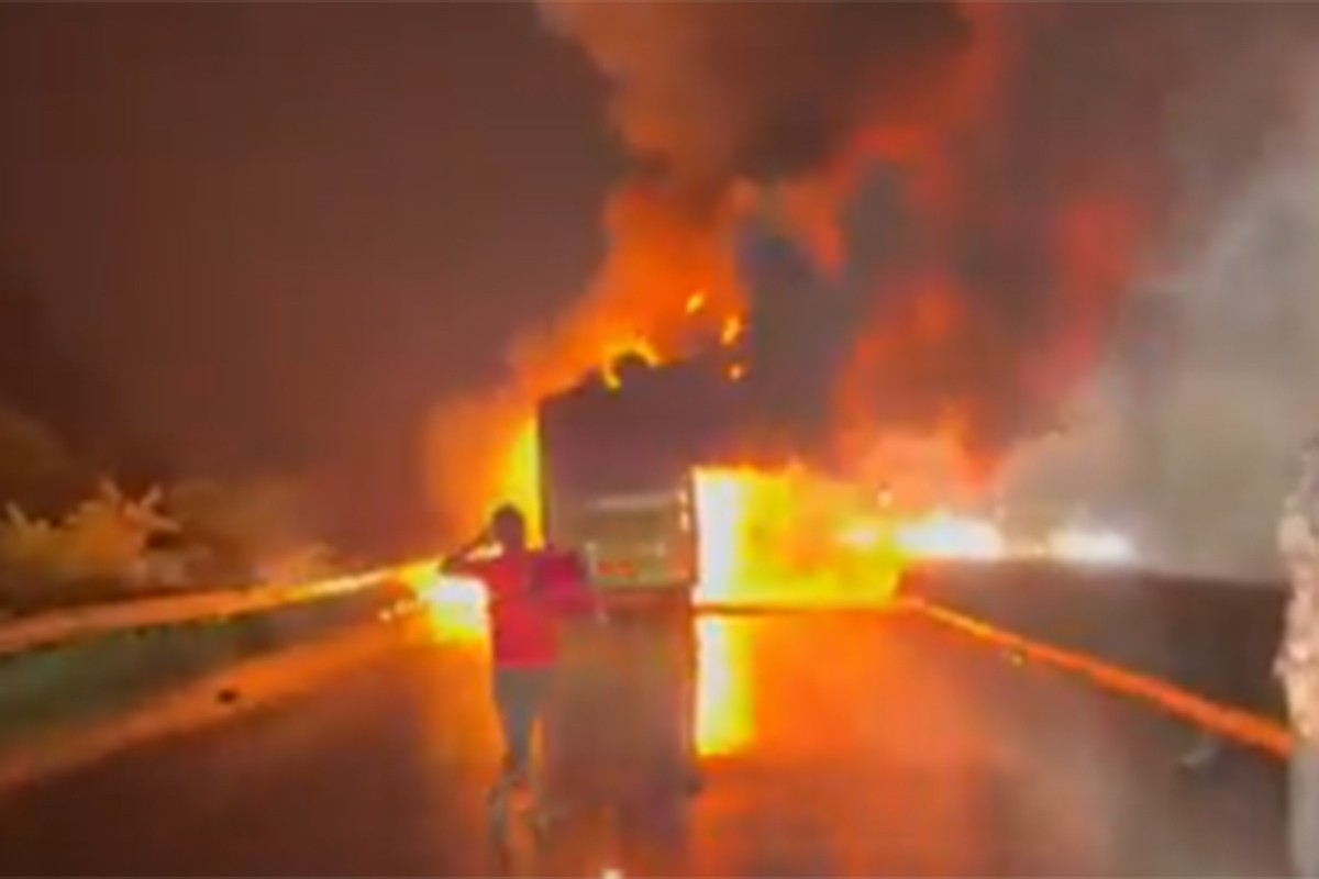 U Indiji izgorio autobus, poginulo najmanje 25 ljudi