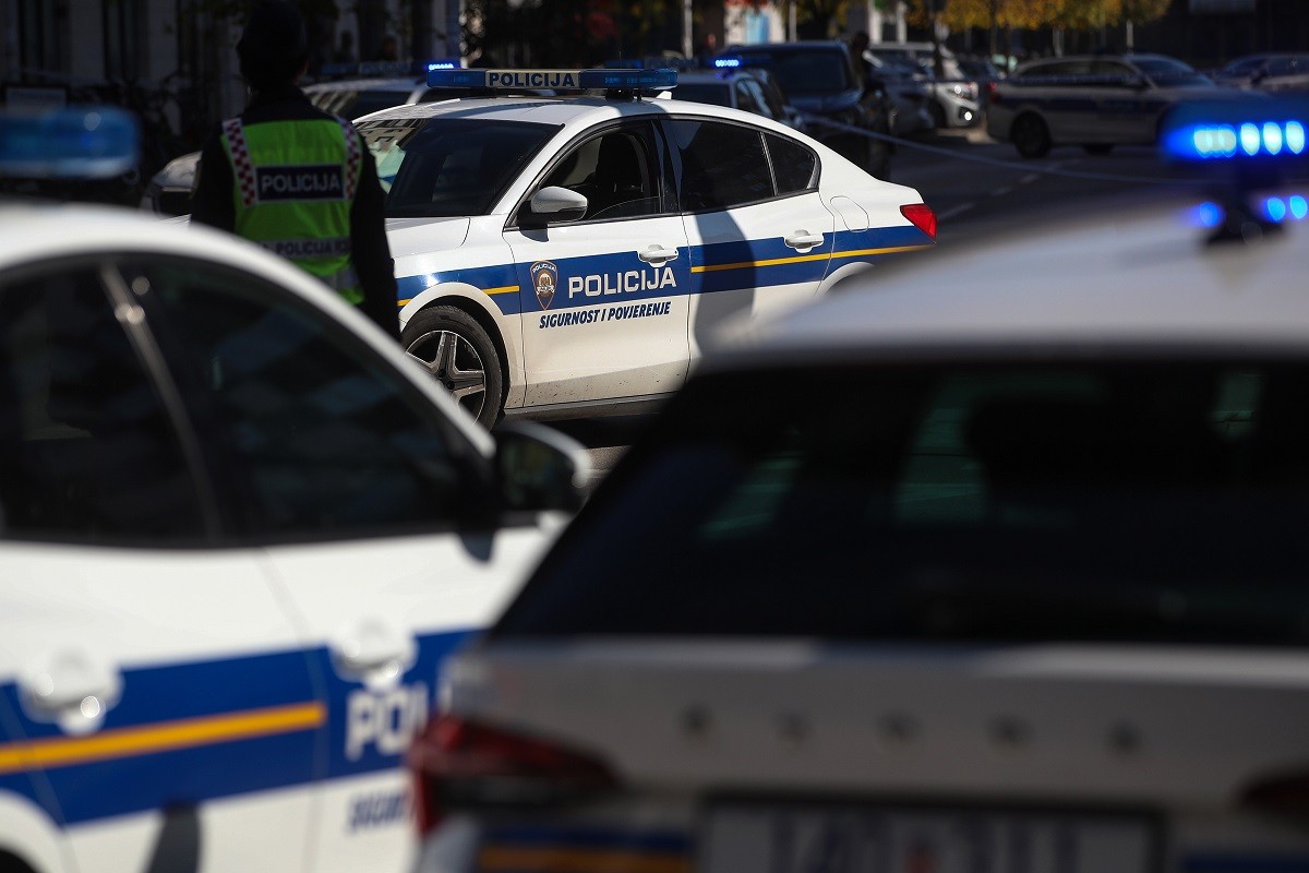 Otac kod Gline polio sina benzinom pa ga zapalio