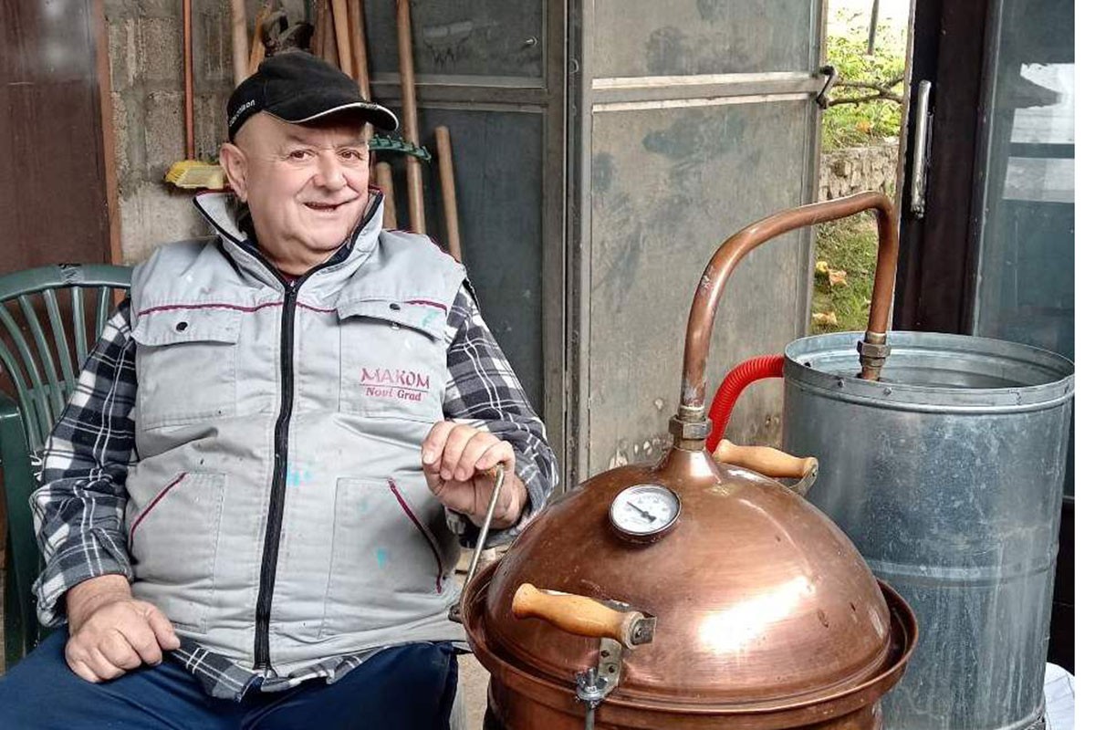 Od Srećkove dunjevače i Una miriše: "Velika je moja ljubav prema rakiji"
